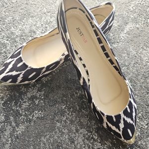 JustFab pointed toe loafers size 11